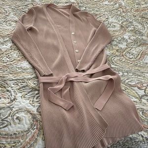 Light pink long sweater with belt